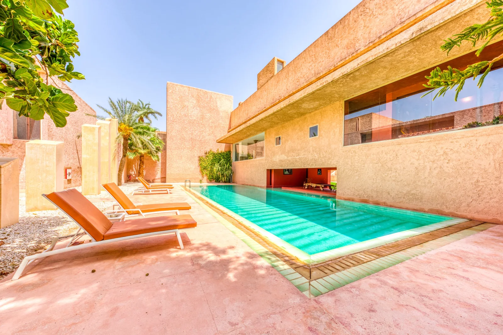 Private pool and architecture