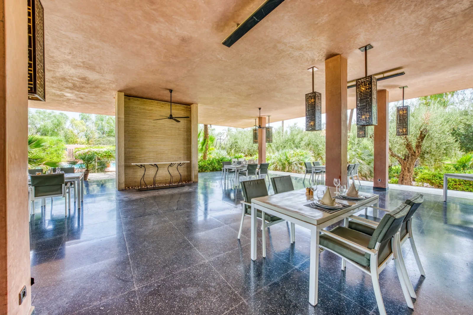 The restaurant opening onto the garden