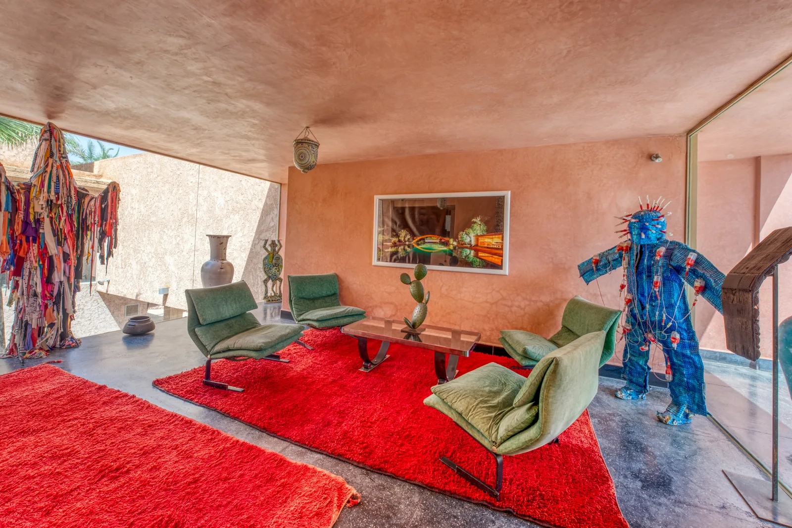 Sculptures and rugs in the lounges